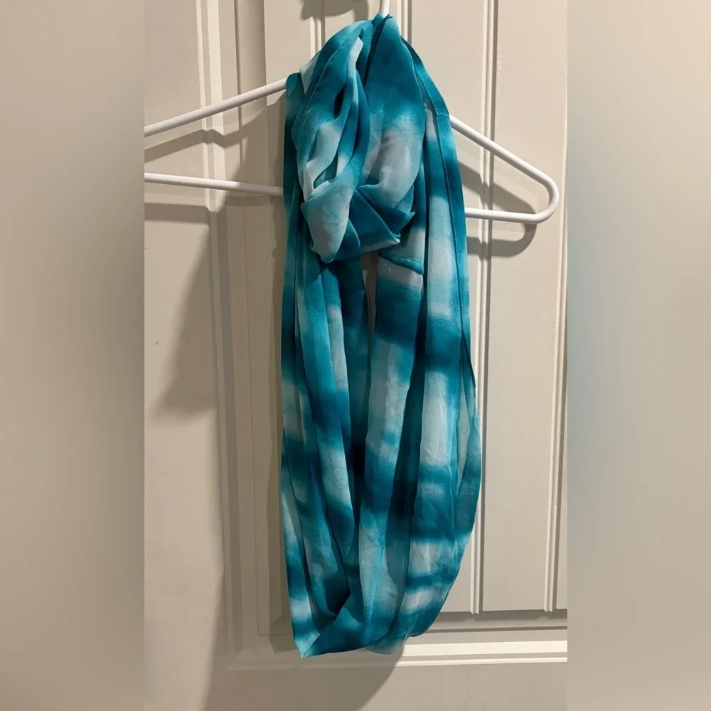 Calvin Klein Lightweight Teal White Infinity Scarf‎ – Versatile Look